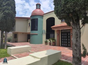 Casa uso de suelo de 4 habitaciones, Tlajomulco de Zúñiga · Hermosa Propiedad en San Agustín Para Uso Comercial o Habitacional