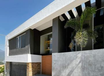 Casa · 296m² · 4 Recámaras · 2 Estacionamientos · Casa en Venta Equipada en Bosques de San Pedro - Santiago, N. L.