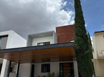 Casa en condominio · 111m² · 3 Recámaras · 2 Estacionamientos · Casa en Venta en Residencial Sendero Las Moras