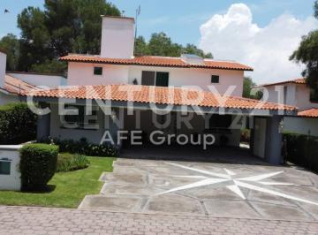 Casa · 400m² · 4 Recámaras · 9 Estacionamientos · Casa en Venta con Acceso Al Lago, Campo de Golf San Gil, San Juan del Rio.