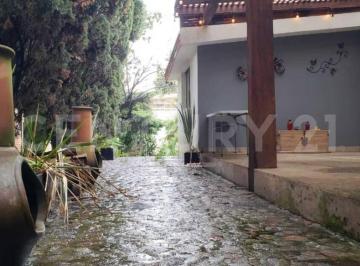 Casa · 432m² · 5 Recámaras · 10 Estacionamientos · Venta de Casa en Puebla, de un Piso en San Pedro Cholula Zona Centro Udlap