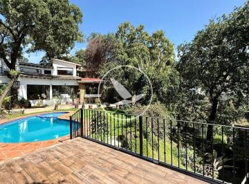 Casa de 3 habitaciones, Cuernavaca · Casa Impecable con Vistas Panorámicas Al Bosque