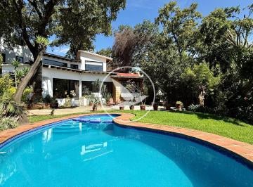 Casa de 3 habitaciones, Cuernavaca · Casa con Vista Panorámica, Alberca y Jardín en Zona Norte
