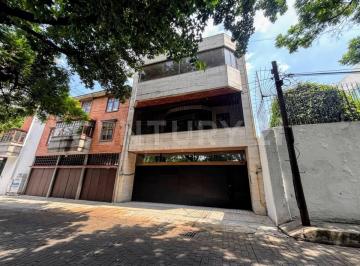 Casa · 674m² · 3 Recámaras · 3 Estacionamientos · Exclusiva Residencia en Col. Florida; a Pasos de Las Mejores Plazas Comerciales