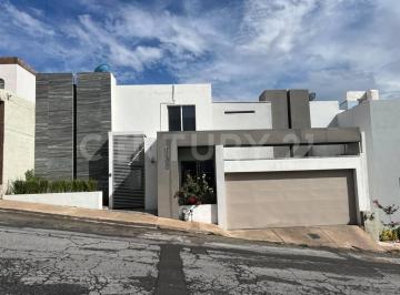 Casa · 341m² · 3 Recámaras · 3 Estacionamientos · Casa en Venta Lomas Altas Chihuahua