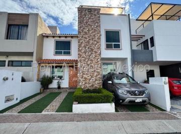 Casa de 3 habitaciones, Querétaro · Venta - San Isidro Juriquilla. Casa con Cuarto de Tv, Roof Garden, 3 Recámaras