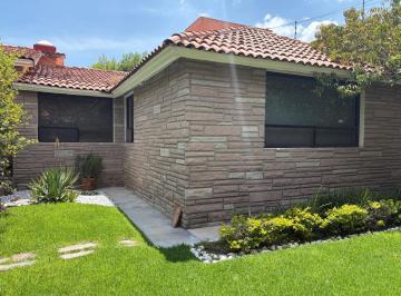 Casa · 284m² · 5 Recámaras · 3 Estacionamientos · Casa en Venta en Tequisquiapan