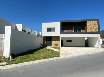 Casa de 3 habitaciones, Monterrey · Casa en Venta en La Joya, Privada Loreto, Terminada y Equipada.