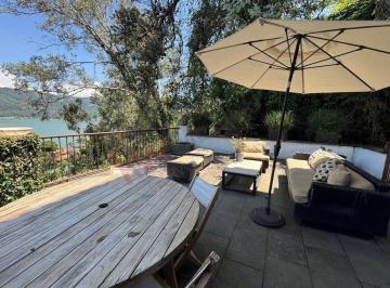 N/A · Casa en Venta Junto Al Lago con Amplia Terraza y Bungalow Adicional con Entrada Independiente, La Pe