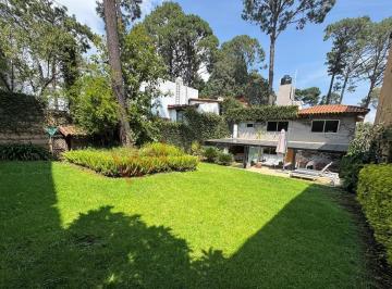 N/A · Casa con Muebles, Jacuzzi y Jardin a 5 Min del Centro de Avándaro, Valle de Bravo