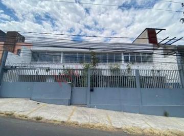 Casa · 320m² · 8 Estacionamientos · 🏡 ¡Gran Oportunidad de Inversión en Magisterial Vista Bella, Tlalnepantla!