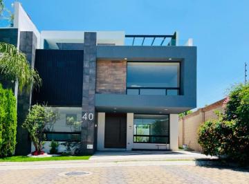 Casa · 330m² · 4 Recámaras · 2 Estacionamientos · Casa - Cascatta