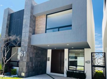 Casa · 4 Recámaras · 2 Estacionamientos · Casa - Cascatta