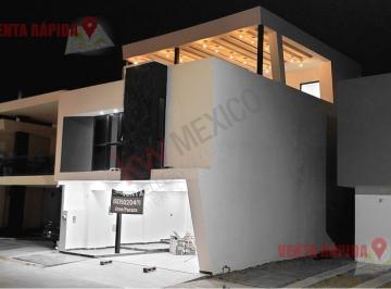 Casa · 372m² · 3 Recámaras · 2 Estacionamientos · Casa en Fraccionamiento Zona Dorada