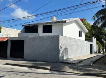 Casa · 230m² · 3 Recámaras · 4 Estacionamientos · Casa en Av Chichén Itzá