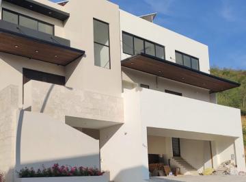 Casa de 3 habitaciones, Monterrey · Casa en Renta / Venta en Monterrey Zona Carretera Nacional