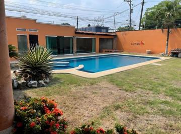 Quinta de 3 habitaciones, Nacajuca · Quinta en Venta en Tabasco con 837 m² de Terreno y 329 de Construcción, Alberca!