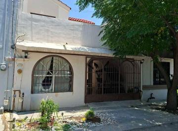 Casa · 118m² · 4 Recámaras · 1 Estacionamiento · Lgm Casa Venta Jardines de Andalucia