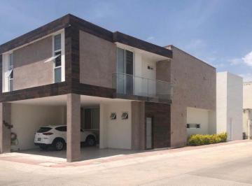 Casa · 330m² · 4 Recámaras · 2 Estacionamientos · Compra Casa Frente Al Tec de Monterrey Aguascalientes Amk