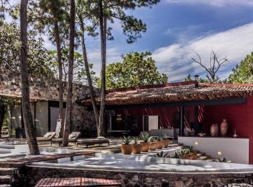 Casa · 891m² · 6 Recámaras · 2 Estacionamientos · Casa en Renta - (4)
