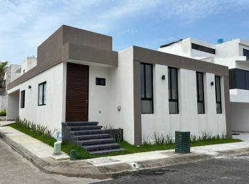 Casa · 160m² · 2 Recámaras · 2 Estacionamientos · Casa en Lomas Residencial