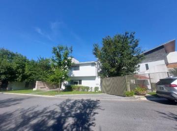 Casa en condominio · 861m² · 5 Recámaras · 5 Estacionamientos · Casa en Venta en Sierra Alta Primer Sector