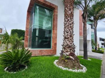 Casa · 400m² · 4 Recámaras · 3 Estacionamientos - Mireya Rodriguez  · Casa en Renta con Jardín Zona Lomas de Angelópolis 2, San Andrés Cholula