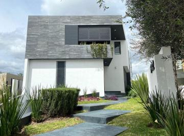 Casa · 384m² · 3 Recámaras · 5 Estacionamientos · Casa en Venta / Renta en El Molino Residencial Condominio Xiv