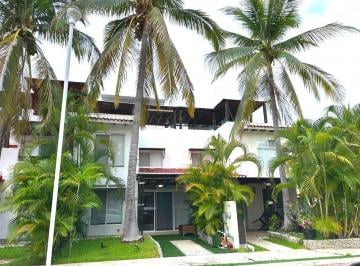 Casa · 160m² · 3 Recámaras · 1 Estacionamiento · Villa Amueblada en Zona Diamante Fracc. Terra Sol, Acapulco