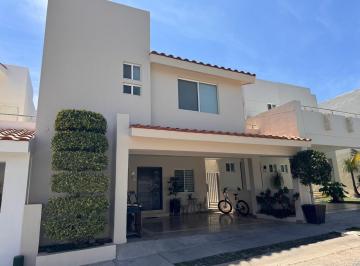 Casa · 246m² · 4 Recámaras · 2 Estacionamientos · Casa en Fraccionamiento Maralago Culiacan Sinaloa