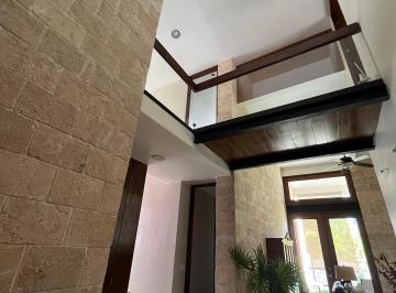 Casa de 3 habitaciones, Santiago · Acogedora Casa en Venta en Esquina, Habitación con Baño Completo en Planta Baja