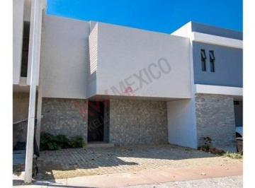 Casa · 208m² · 5 Recámaras · 2 Estacionamientos · Casa en Venta en Solares en Coto Soare II Zapopan, Jal.