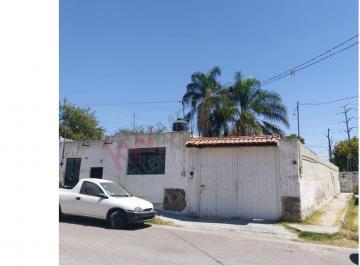N/A · Casa en Venta Valle de Atemajac con Excelente Ubicación y Potencial Para Remodelar