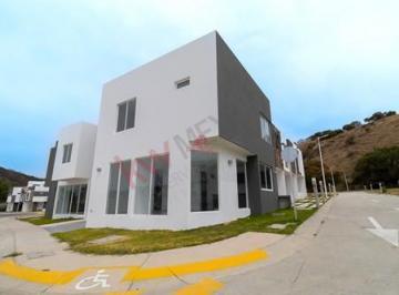 Casa · 135m² · 3 Recámaras · 2 Estacionamientos · Casa en Venta en Bosques de Santa Anita, Tlajomulco de Zúñiga, Jalisco.