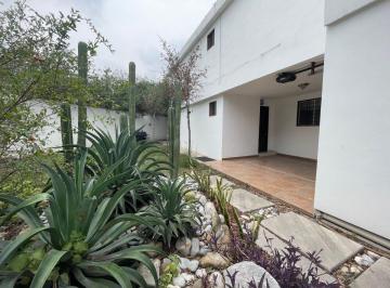 Casa de 3 habitaciones, García · Casa en Venta en Esquina con Terreno Excedente