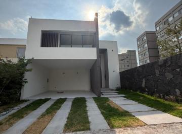 Casa · 343m² · 4 Recámaras · 4 Estacionamientos · Casa en La Campiña del Bosque