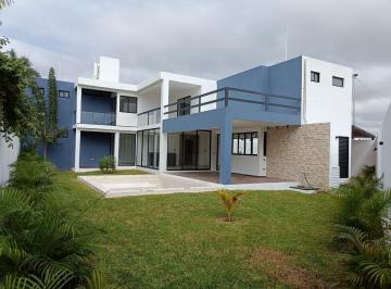 Casa · 343m² · 3 Recámaras · 4 Estacionamientos · Casa en Altabrisa