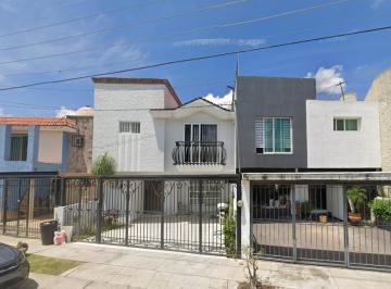 Casa de 3 habitaciones, Zapopan · Casa en Jardines Vallarta Zapopan en Remate
