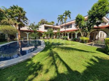Casa · 595m² · 7 Recámaras · 4 Estacionamientos · Casa en Pedregal de Las Fuentes en Jiutepec, Morelos.