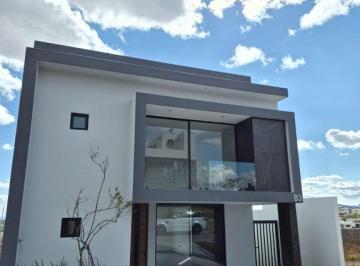 Casa en condominio · 280m² · 4 Recámaras · 2 Estacionamientos · Casa en Venta en Vistas del Molino