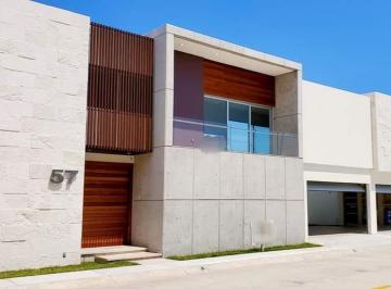 Casa de 4 habitaciones, Medellín · Casa en Venta Fracc. Palmas Green, Medellín.