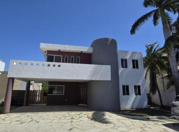 Casa · 220m² · 3 Recámaras · 2 Estacionamientos · Casa en Fraccionamiento de 6 Casas