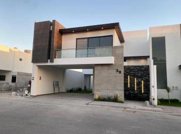 Casa · 285m² · 4 Recámaras · 2 Estacionamientos · Casa en Venta en Las Viñas Residencial, Torreón, Coahuila.
