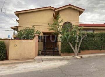 Casa · 584m² · 5 Recámaras · 6 Estacionamientos · Casa en Venta en Colonia Mirador en Chihuahua, Chih.