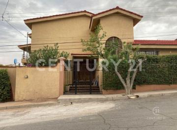 Casa · 584m² · 5 Recámaras · 6 Estacionamientos · Casa en Venta en Colonia Mirador en Chihuahua, Chih.