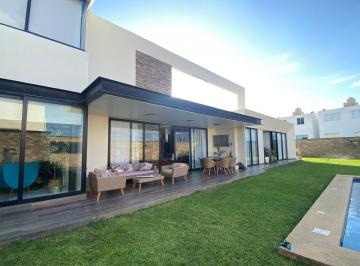 Casa de 3 habitaciones, Coatzacoalcos · En Venta Hermosa Residencia