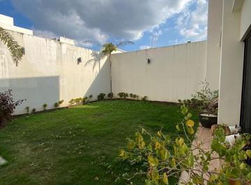 Casa · 300m² · 4 Recámaras · 2 Estacionamientos · Bonita Casa en Venta en Privada Puerta Madero