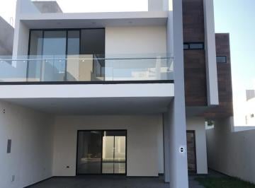 Casa · 305m² · 3 Recámaras · 2 Estacionamientos · Casa en Venta en Residencial Palmira