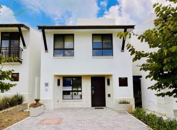 Casa · 142m² · 3 Recámaras · 2 Estacionamientos · Casa Amplia Estancia, en Venta en El Refugio, Querétaro