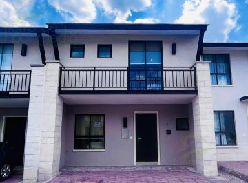 Casa · 141m² · 3 Recámaras · 2 Estacionamientos · Casa con Baño en Cada Recámara, en Venta en El Refugio, Querétaro